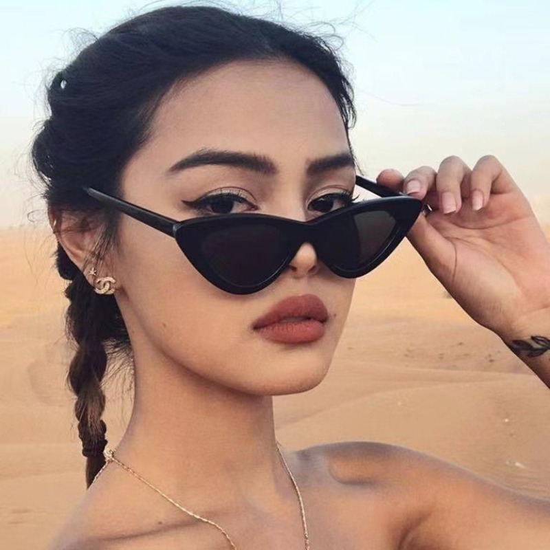 Sexy Small Triangle Cat Eye Su - đánh giá và giá Streetwear Brand Red
